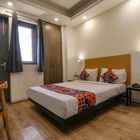 FabHotel The Chaitanyas Delhi  Bagian luar foto