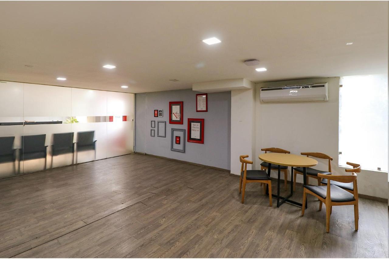 FabHotel The Chaitanyas Delhi  Bagian luar foto