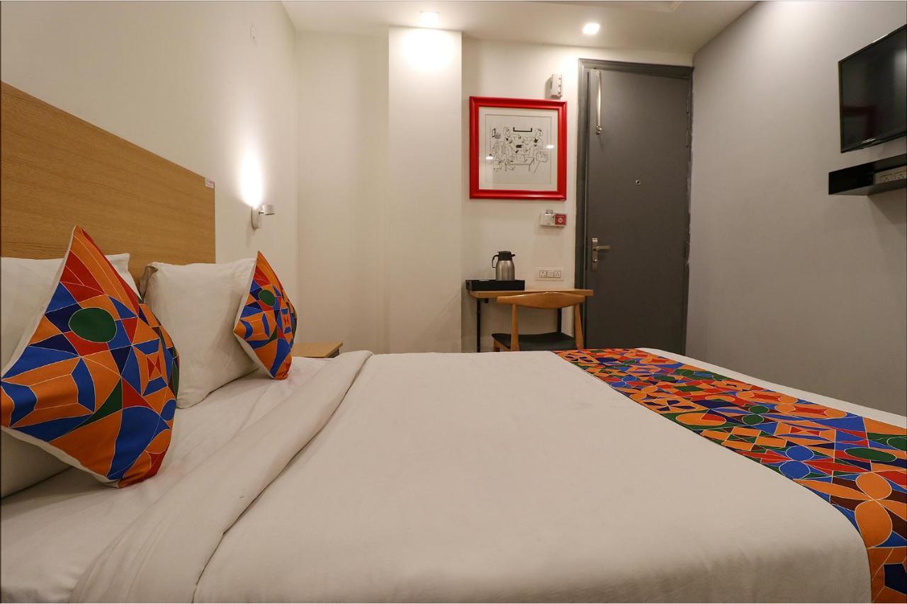 FabHotel The Chaitanyas Delhi  Bagian luar foto