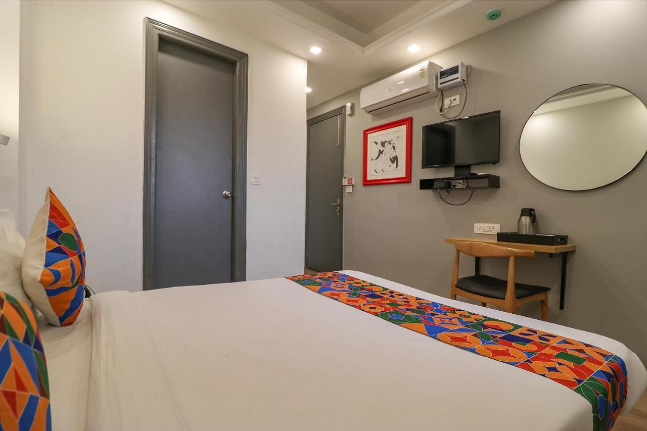 FabHotel The Chaitanyas Delhi  Bagian luar foto