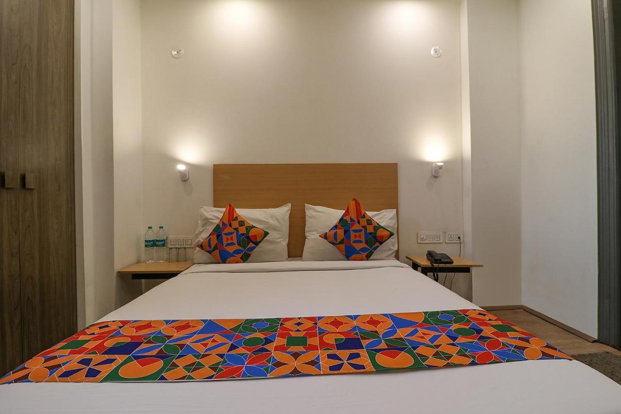 FabHotel The Chaitanyas Delhi  Bagian luar foto
