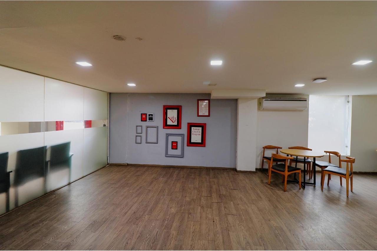 FabHotel The Chaitanyas Delhi  Bagian luar foto